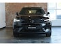 Volvo EX40 Single Motor Plus Black Edition 70 kWh | 95% SOH | 360° Parkeercamera | Stoelverwarming | Stuurwielverwarming | Parkeersensoren voor + achter | Electrische bedienbare voorstoelen | Warmtepomp | Google Infotainment | 20'' Lichtmetalen velgen