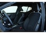 Volvo EX40 Single Motor Plus Black Edition 70 kWh | 95% SOH | 360° Parkeercamera | Stoelverwarming | Stuurwielverwarming | Parkeersensoren voor + achter | Electrische bedienbare voorstoelen | Warmtepomp | Google Infotainment | 20'' Lichtmetalen velgen