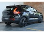 Volvo EX40 Single Motor Plus Black Edition 70 kWh | 95% SOH | 360° Parkeercamera | Stoelverwarming | Stuurwielverwarming | Parkeersensoren voor + achter | Electrische bedienbare voorstoelen | Warmtepomp | Google Infotainment | 20'' Lichtmetalen velgen