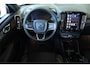 Volvo EX40 Single Motor Plus Black Edition 70 kWh | 95% SOH | 360° Parkeercamera | Stoelverwarming | Stuurwielverwarming | Parkeersensoren voor + achter | Electrische bedienbare voorstoelen | Warmtepomp | Google Infotainment | 20'' Lichtmetalen velgen