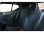 Volvo EX40 Single Motor Plus Black Edition 70 kWh | 95% SOH | 360° Parkeercamera | Stoelverwarming | Stuurwielverwarming | Parkeersensoren voor + achter | Electrische bedienbare voorstoelen | Warmtepomp | Google Infotainment | 20'' Lichtmetalen velgen