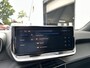 Peugeot 2008 1.2 Hybrid 145 PK Allure | Automaat Hybride | BOUWJAAR 2026 DEMO MET €6.000 VOORDEEL | 360 Graden Camera | Dode Hoek Detectie | Parkeersensoren V+A | Hoge Zitpositie | Climate Control | Stoelverwarming | Navigatie via Telefoon | Dakrails | Cruise Control | Apple Carplay & Android Auto draadloos | LED Verlichting | 17" Lichtmetalen Velgen |