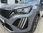 Peugeot 2008 1.2 Hybrid 145 PK Allure | Automaat Hybride | BOUWJAAR 2026 DEMO MET €6.000 VOORDEEL | 360 Graden Camera | Dode Hoek Detectie | Parkeersensoren V+A | Hoge Zitpositie | Climate Control | Stoelverwarming | Navigatie via Telefoon | Dakrails | Cruise Control | Apple Carplay & Android Auto draadloos | LED Verlichting | 17" Lichtmetalen Velgen |