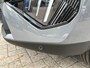 Peugeot 2008 1.2 Hybrid 145 PK Allure | Automaat Hybride | BOUWJAAR 2026 DEMO MET €6.000 VOORDEEL | 360 Graden Camera | Dode Hoek Detectie | Parkeersensoren V+A | Hoge Zitpositie | Climate Control | Stoelverwarming | Navigatie via Telefoon | Dakrails | Cruise Control | Apple Carplay & Android Auto draadloos | LED Verlichting | 17" Lichtmetalen Velgen |