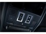 Land Rover Defender 110 P300e 110 X-Dynamic HSE ** HUD ** Trekhaak ** Panodak ** Koelbox Elektrisch rijbereik tot 55km (WLTP)