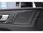 Volvo XC60 T8 455PK Automaat hybrid AWD Ultra Black Edition Luchtvering/ Semi-elektrisch inklapbare trekhaak/ Stoelverwarming voor en achter/ Stuurverwarming/ Harman Kardon Audio/