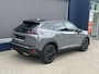 Peugeot 2008 1.2 Hybrid 145 PK GT | Automaat Hybride | BOUWJAAR 2026 DEMO MET €7.000 VOORDEEL | 360 Graden Camera | Dode Hoek Detectie | Parkeersensoren V+A | Full LED Verlichting | Zwart Dak | Hoge Zitpositie | Climate Control | Navigatie | Dakrails | Adaptieve Cruise Control | Apple Carplay & Android Auto draadloos | 18" Lichtmetalen Velgen |