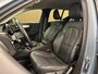 Volvo XC40 2.0 T4 Momentum Pro * Trekhaak / Harman/Kardon / NL auto / Dealer onderhouden *