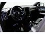 Volvo XC40 1.5 T2 R-Design | Apple Carplay & Android Auto | Audio installatie | Bandenspanningscontrolesysteem | Bluetooth telefoonvoorbereiding | Centrale deurvergrendeling met afstandsbediening | Electronic climate controle | lederen/stof bekleding | Navigatiesysteem full map + hard disk