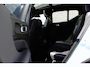 Volvo XC40 1.5 T2 R-Design | Apple Carplay & Android Auto | Audio installatie | Bandenspanningscontrolesysteem | Bluetooth telefoonvoorbereiding | Centrale deurvergrendeling met afstandsbediening | Electronic climate controle | lederen/stof bekleding | Navigatiesysteem full map + hard disk