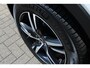 Volvo XC40 1.5 T2 R-Design | Apple Carplay & Android Auto | Audio installatie | Bandenspanningscontrolesysteem | Bluetooth telefoonvoorbereiding | Centrale deurvergrendeling met afstandsbediening | Electronic climate controle | lederen/stof bekleding | Navigatiesysteem full map + hard disk