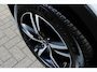 Volvo XC40 1.5 T2 R-Design | Apple Carplay & Android Auto | Audio installatie | Bandenspanningscontrolesysteem | Bluetooth telefoonvoorbereiding | Centrale deurvergrendeling met afstandsbediening | Electronic climate controle | lederen/stof bekleding | Navigatiesysteem full map + hard disk