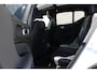 Volvo XC40 1.5 T2 R-Design | Apple Carplay & Android Auto | Audio installatie | Bandenspanningscontrolesysteem | Bluetooth telefoonvoorbereiding | Centrale deurvergrendeling met afstandsbediening | Electronic climate controle | lederen/stof bekleding | Navigatiesysteem full map + hard disk