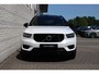 Volvo XC40 1.5 T2 R-Design | Apple Carplay & Android Auto | Audio installatie | Bandenspanningscontrolesysteem | Bluetooth telefoonvoorbereiding | Centrale deurvergrendeling met afstandsbediening | Electronic climate controle | lederen/stof bekleding | Navigatiesysteem full map + hard disk