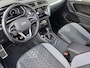 Volkswagen Tiguan 1.5 TSI 150 pk DSG R-Line | Panorama Dak | Trekhaak | Harman Kardon | LED Matrix | Black Style | Keyless | Camera |