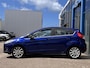 Ford Fiesta 1.0 EcoBoost Titanium 100PK NIEUWE DISTRIBUTIERIEM!! Trekhaak Voorruitverwarming Climate Navi Cruise Parkeersensoren 16" Velgen *Dealer Onderhouden*
