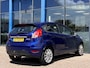 Ford Fiesta 1.0 EcoBoost Titanium 100PK NIEUWE DISTRIBUTIERIEM!! Trekhaak Voorruitverwarming Climate Navi Cruise Parkeersensoren 16" Velgen *Dealer Onderhouden*