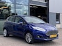 Ford Fiesta 1.0 EcoBoost Titanium 100PK NIEUWE DISTRIBUTIERIEM!! Trekhaak Voorruitverwarming Climate Navi Cruise Parkeersensoren 16" Velgen *Dealer Onderhouden*