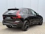 Volvo XC60 T6 Plug-in hybrid AWD 335PK Plus Black Edition | €76.447 | Panoramadak | Head-up Display | 360 graden camera | Harman Kardon | Sportstoelen nappaleder | 21" Lichtmetalen velgen | Verwarmde voorstoelen & stuurwiel | Adaptieve Cruise Control | BLIS Dodehoekdetectie