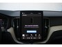Volvo XC60 T6 Plug-in hybrid AWD Ultra Dark | 20-Inch Lichtmetalen velgen met Allweatherbanden | Google Maps Navigatie | Elektrisch bedienbaar panoramisch dak | Luchtvering | 360 graden camera | Adaptieve Cruise Control | Elektrisch verstelbare voorstoelen met geheugenfunctie | Verwarmbare voorstoelen | Verwarmbaar stuurwiel | Trekhaak, semi elektrisch inklapbaar