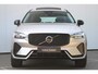 Volvo XC60 T6 Plug-in hybrid AWD Ultra Dark | 20-Inch Lichtmetalen velgen met Allweatherbanden | Google Maps Navigatie | Elektrisch bedienbaar panoramisch dak | Luchtvering | 360 graden camera | Adaptieve Cruise Control | Elektrisch verstelbare voorstoelen met geheugenfunctie | Verwarmbare voorstoelen | Verwarmbaar stuurwiel | Trekhaak, semi elektrisch inklapbaar