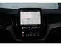 Volvo XC60 T6 Plug-in hybrid AWD Ultra Dark | 20-Inch Lichtmetalen velgen met Allweatherbanden | Google Maps Navigatie | Elektrisch bedienbaar panoramisch dak | Luchtvering | 360 graden camera | Adaptieve Cruise Control | Elektrisch verstelbare voorstoelen met geheugenfunctie | Verwarmbare voorstoelen | Verwarmbaar stuurwiel | Trekhaak, semi elektrisch inklapbaar