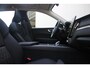 Volvo XC60 T6 Plug-in hybrid AWD Ultra Dark | 20-Inch Lichtmetalen velgen met Allweatherbanden | Google Maps Navigatie | Elektrisch bedienbaar panoramisch dak | Luchtvering | 360 graden camera | Adaptieve Cruise Control | Elektrisch verstelbare voorstoelen met geheugenfunctie | Verwarmbare voorstoelen | Verwarmbaar stuurwiel | Trekhaak, semi elektrisch inklapbaar