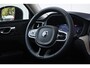 Volvo XC60 T6 Plug-in hybrid AWD Ultra Dark | 20-Inch Lichtmetalen velgen met Allweatherbanden | Google Maps Navigatie | Elektrisch bedienbaar panoramisch dak | Luchtvering | 360 graden camera | Adaptieve Cruise Control | Elektrisch verstelbare voorstoelen met geheugenfunctie | Verwarmbare voorstoelen | Verwarmbaar stuurwiel | Trekhaak, semi elektrisch inklapbaar