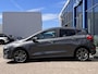 Ford Fiesta 1.0 EcoBoost ST-Line 100PK Stoelverwarming Voorruitverwarming Cruise Navi Parkeersensoren Climate Privacy Glass 17'' Velgen *Dealer Onderhouden*
