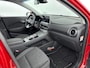 Hyundai Kona Electric EV FASHION 64 kWh | SoH 96,2%! | TREKHAAK | DODEHOEK DETECTIE | PDC | 3 FASEN | WARMTEPOMP | CAMERA | CLIMA | CRUISE ADAPT. | NAVI | PRIVACY GLASS | DAKRAILING | APPLE CAR PLAY & ADROID AUTO |