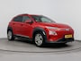 Hyundai Kona Electric EV FASHION 64 kWh | SoH 96,2%! | TREKHAAK | DODEHOEK DETECTIE | PDC | 3 FASEN | WARMTEPOMP | CAMERA | CLIMA | CRUISE ADAPT. | NAVI | PRIVACY GLASS | DAKRAILING | APPLE CAR PLAY & ADROID AUTO |