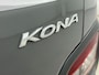 Hyundai Kona Electric EV PREMIUM 64 kWh | SoH 95,4% | 3- FASE | NAVI | CLIMA | ADAPT. CRUISE | CAMERA | HUD | LEDER | STUUR- & STOELVERWARMING | WARMTEPOMP | PRIVACY GLASS | WLTP 481 KM! |