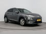 Hyundai Kona Electric EV PREMIUM 64 kWh | SoH 95,4% | 3- FASE | NAVI | CLIMA | ADAPT. CRUISE | CAMERA | HUD | LEDER | STUUR- & STOELVERWARMING | WARMTEPOMP | PRIVACY GLASS | WLTP 481 KM! |