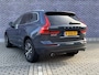 Volvo XC60 2.0 B5 Momentum Exclusive | Trekhaak | Panoramadak | Head-up Display | Harman Kardon Audio | 360 Graden Camera | Parkeersensoren | Navigatie | BLIS | Cruise Control Adaptief | Lederen Bekleding | Stoelverwarming