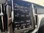 Volvo XC60 2.0 B5 Momentum Exclusive | Trekhaak | Panoramadak | Head-up Display | Harman Kardon Audio | 360 Graden Camera | Parkeersensoren | Navigatie | BLIS | Cruise Control Adaptief | Lederen Bekleding | Stoelverwarming