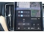 Volvo XC60 2.0 T6 Plug-in Hybrid AWD Plus Dark | PHEV Long Range | Trekhaak | Panoramadak | Head-up Display | 360 Graden Camera | Harman Kardon Audio | Keyless Entry | Elektrische Achterklep | Navigatie Google Maps | Elektrisch Verstelbare Voorstoelen | Cruise Control Adaptief | BLIS