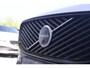 Volvo XC60 2.0 T6 Plug-in Hybrid AWD Plus Dark | PHEV Long Range | Trekhaak | Panoramadak | Head-up Display | 360 Graden Camera | Harman Kardon Audio | Keyless Entry | Elektrische Achterklep | Navigatie Google Maps | Elektrisch Verstelbare Voorstoelen | Cruise Control Adaptief | BLIS