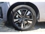Volvo XC60 2.0 T6 Plug-in Hybrid AWD Plus Dark | PHEV Long Range | Trekhaak | Panoramadak | Head-up Display | 360 Graden Camera | Harman Kardon Audio | Keyless Entry | Elektrische Achterklep | Navigatie Google Maps | Elektrisch Verstelbare Voorstoelen | Cruise Control Adaptief | BLIS
