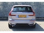 Volvo XC60 2.0 T6 Plug-in Hybrid AWD Plus Dark | PHEV Long Range | Trekhaak | Panoramadak | Head-up Display | 360 Graden Camera | Harman Kardon Audio | Keyless Entry | Elektrische Achterklep | Navigatie Google Maps | Elektrisch Verstelbare Voorstoelen | Cruise Control Adaptief | BLIS