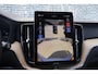 Volvo XC60 2.0 T6 Plug-in Hybrid AWD Plus Dark | PHEV Long Range | Trekhaak | Panoramadak | Head-up Display | 360 Graden Camera | Harman Kardon Audio | Keyless Entry | Elektrische Achterklep | Navigatie Google Maps | Elektrisch Verstelbare Voorstoelen | Cruise Control Adaptief | BLIS
