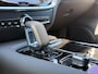 Volvo V60 T6 Plug-in hybrid AWD AUT8 335PK Essential | 20" Lichtmetalen velgen | Lederen bekleding | Climate Pack | Driver Assist Pack | pPark Assist voor & achter met camera | Donkere hemelbekleding | Getint glas | Trekhaak semi elektrisch inklapbaar