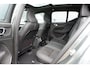 Volvo EX40 Single Motor Extended Range Ultra Europa 82 kWh | Panoramadak | Harman Kardon audio | 19" Lichtmetalen velgen | Getint glas | Dakspoiler | Black Edition emblemen | Elektrisch verstelbare voorstoelen | Stoel- & Stuurwielverwarming | Adaptieve Cruise Control met Pilot Assist | BLIS Dodehoekdetectie
