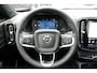 Volvo EX40 Single Motor Extended Range Ultra Europa 82 kWh | Panoramadak | Harman Kardon audio | 19" Lichtmetalen velgen | Getint glas | Dakspoiler | Black Edition emblemen | Elektrisch verstelbare voorstoelen | Stoel- & Stuurwielverwarming | Adaptieve Cruise Control met Pilot Assist | BLIS Dodehoekdetectie