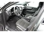 Volvo EX40 Single Motor Extended Range Ultra Europa 82 kWh | Panoramadak | Harman Kardon audio | 19" Lichtmetalen velgen | Getint glas | Dakspoiler | Black Edition emblemen | Elektrisch verstelbare voorstoelen | Stoel- & Stuurwielverwarming | Adaptieve Cruise Control met Pilot Assist | BLIS Dodehoekdetectie