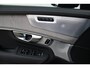 Volvo XC90 T8 Plug-in hybrid AWD Ultra Dark Exec. Ed. | Verwarmde, Geventileerde en Masserende Voorstoelen | Luchtvering | Panoramisch Schuif-/Kanteldak | 360º Camera | Getint Glas | Bowers & Wilkins | 22" velgen