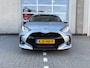 Toyota Yaris 1.5 Hybrid 115 Dynamic Comfort|Parkeersensoren|Camera|Apple CarPlay/Android Auto|Dodehoeksensor|Stoelverw.|Stuurverw.