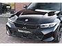 BMW 3-Serie Touring 330e M-Sport Pano ACC Trekhaak H/K HUD 19inch Stuurverw