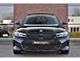 BMW 3-Serie Touring 330e M-Sport Pano ACC Trekhaak H/K HUD 19inch Stuurverw