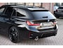 BMW 3-Serie Touring 330e M-Sport Pano ACC Trekhaak H/K HUD 19inch Stuurverw
