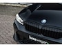 BMW 3-Serie Touring 330e M-Sport Pano ACC Trekhaak H/K HUD 19inch Stuurverw